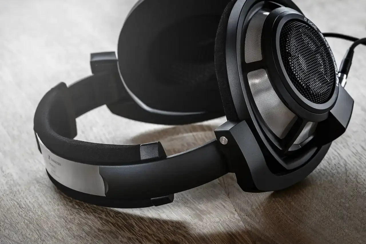 Black HD 800 S Desktop